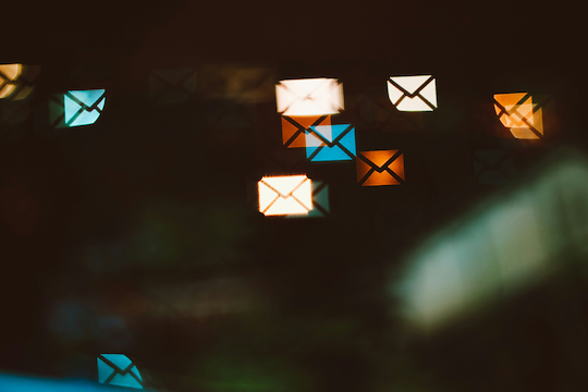 Representación de Phishing dirigido a creadores
